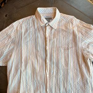 LARGE JOHNSTON AND MURPHY MULTI COLOR STRIPPED SHORT SLEEVES MEN’S SHIRT